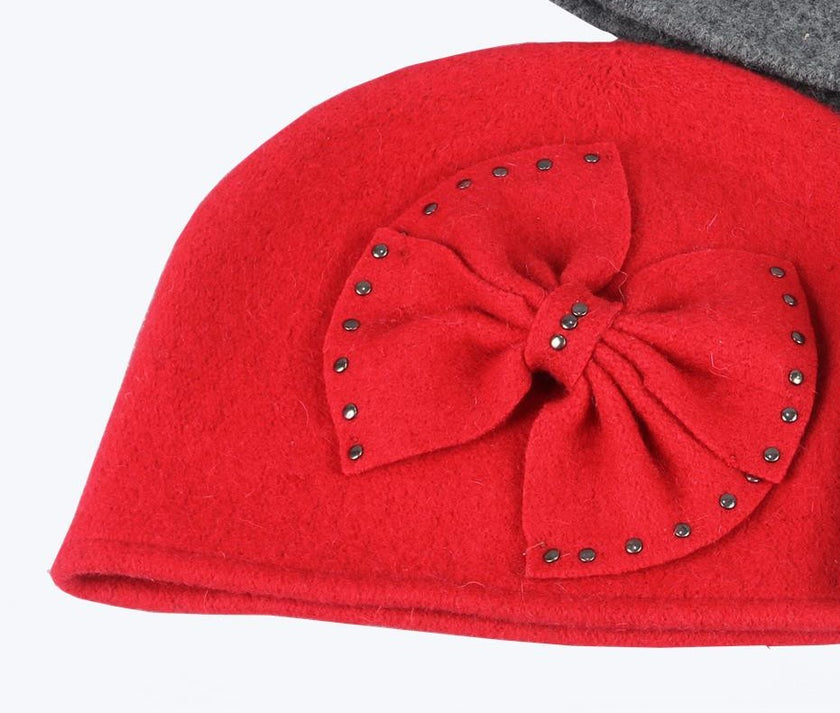 Ladies' wool cap with wool bow