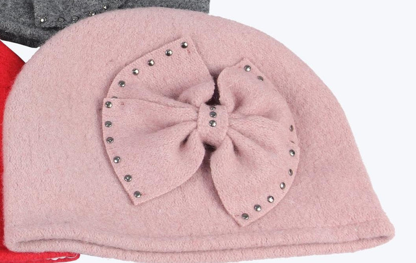 Ladies' wool cap with wool bow