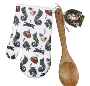Mushroom design oven mitt with wooden spoon