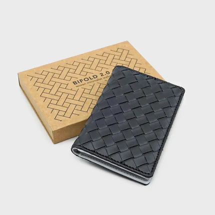 Men's woven leather bifold wallet