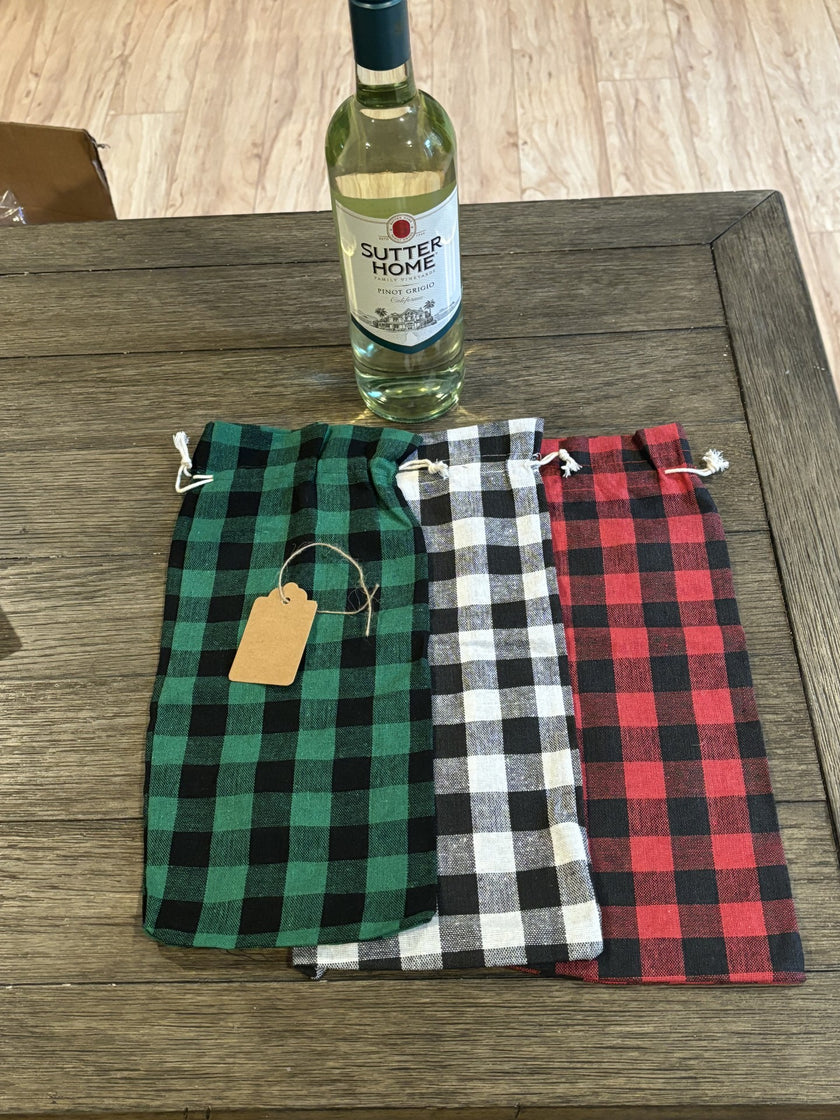 Buffalo Plaid gift bags for wine